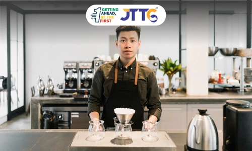Peran Barista Junior