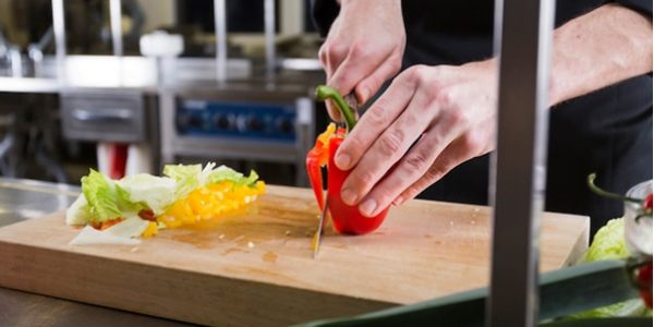 Pentingnya Pelatihan Food Handler dalam Industri Makanan