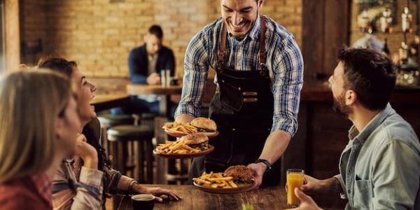 Pelayan Restoran: Peran dan Tanggung Jawab