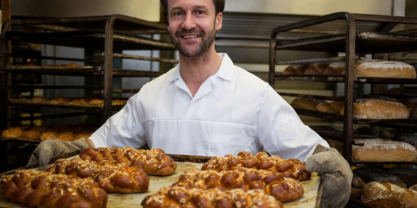 The Expertise of Commis Pastry in Bakeries
