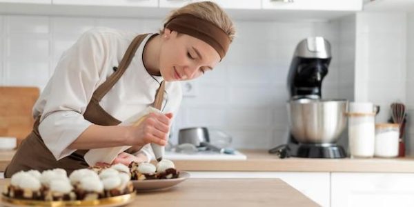 Memahami Peran Commis Pastry dalam Bakery Modern