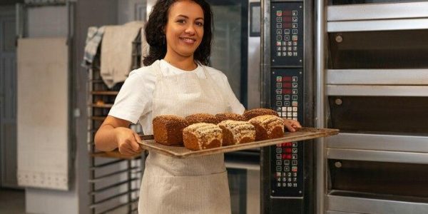 Menjadi Commis Pastry: Keahlian Pembuatan Kue dan Pastry