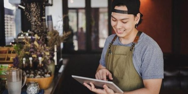 Mengoptimalkan Penampilan Karyawan Restoran: Langkah-Langkah Grooming yang Harus Diikuti