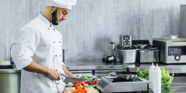 Meningkatkan Keterampilan Pelayanan Pelanggan dalam Pelatihan Karyawan Restoran