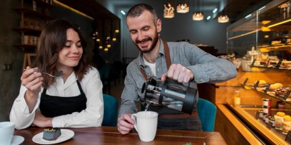 Membangun Merek Melalui Kopi: Bagaimana Barista Menciptakan Identitas dalam Industri Hospitality