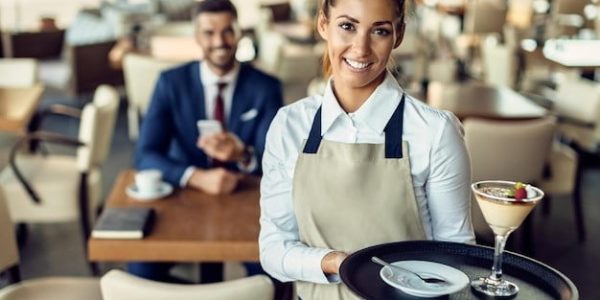 Food and Beverage Attendant : Peran dan Tanggung Jawab